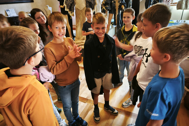 Frak se stal mostem do současného světa módy, kde patří stále k nejformálnějšímu pánskému večernímu obleku.