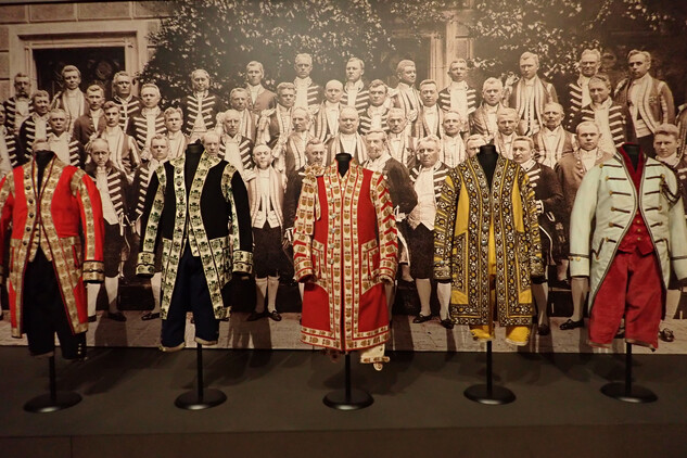 Slavnostní defilé livrejí v závěru výstavy